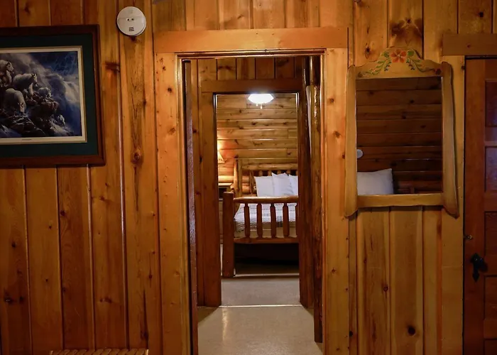 Twin Pines And Cabins Hotel 2*