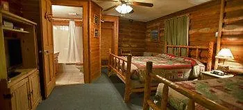 Twin Pines And Cabins Hotel 2*