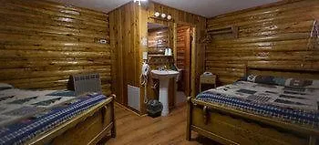 Twin Pines And Cabins Dubois