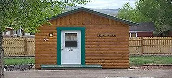Twin Pines And Cabins 2*